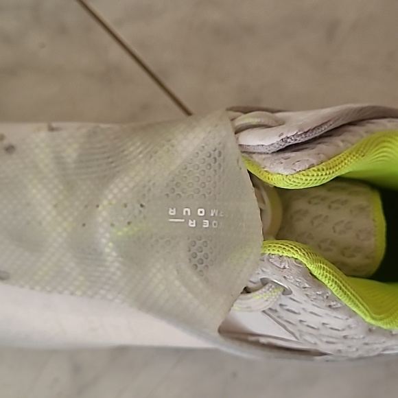 Under Armour Cleats - Picture 7 of 9